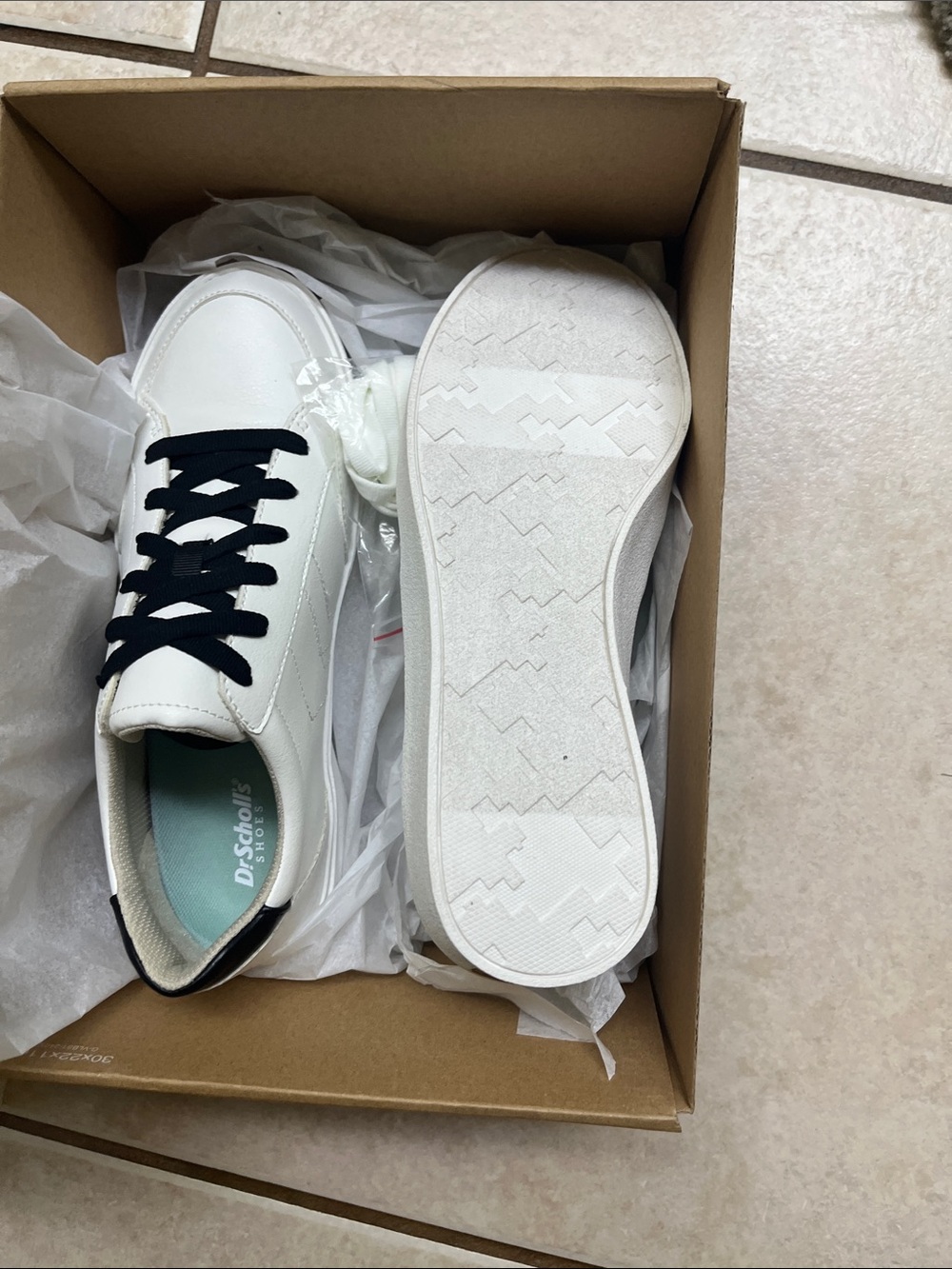 Dr. Scholl's White Low-Top Sneakers with Black Laces - Picture 3 of 4
